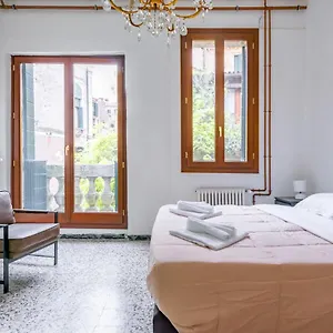 Apartment Cannaregio Romantic View, Venice